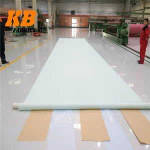 Tažná a poloviční vrstva papíru tvořící obrazovku tkaniny